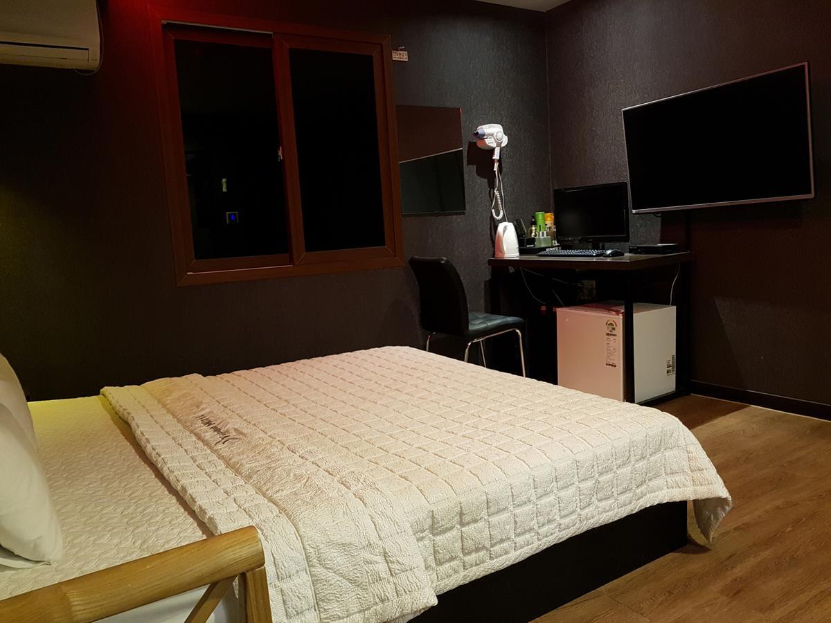 Vitamin Hotel Busan Bagian luar foto