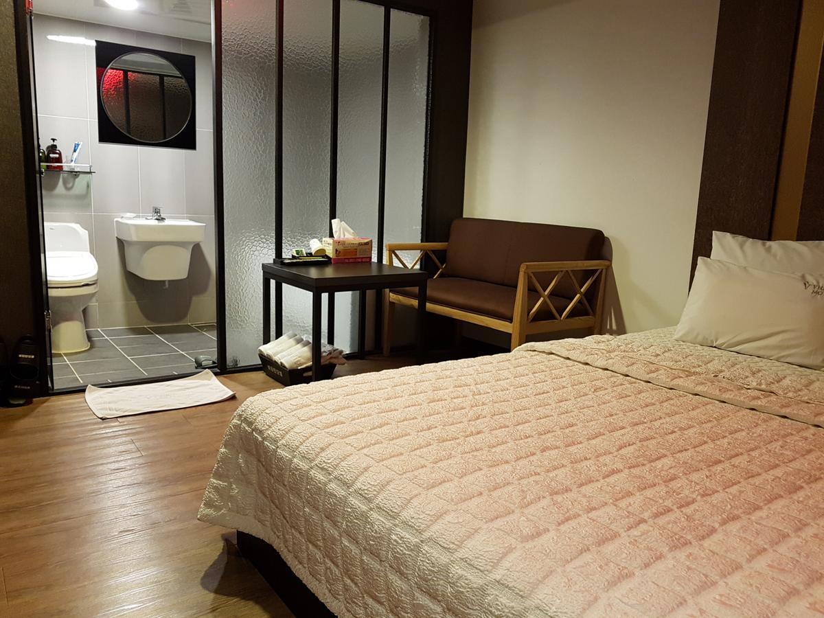 Vitamin Hotel Busan Bagian luar foto