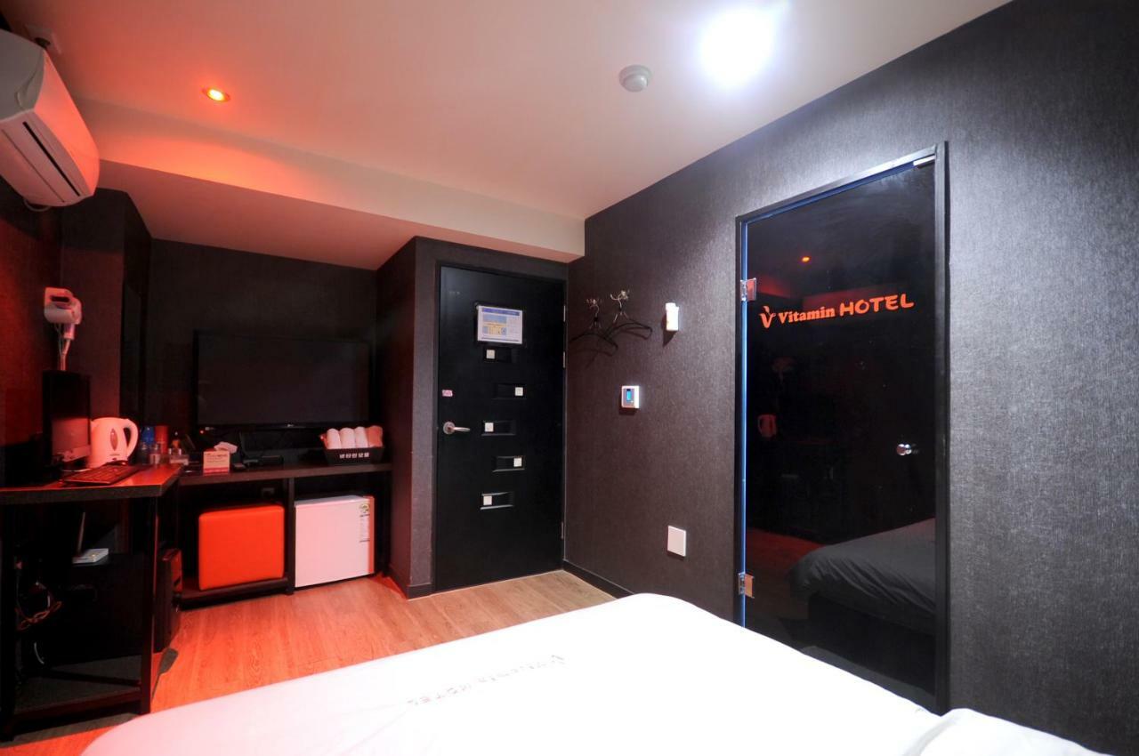 Vitamin Hotel Busan Bagian luar foto