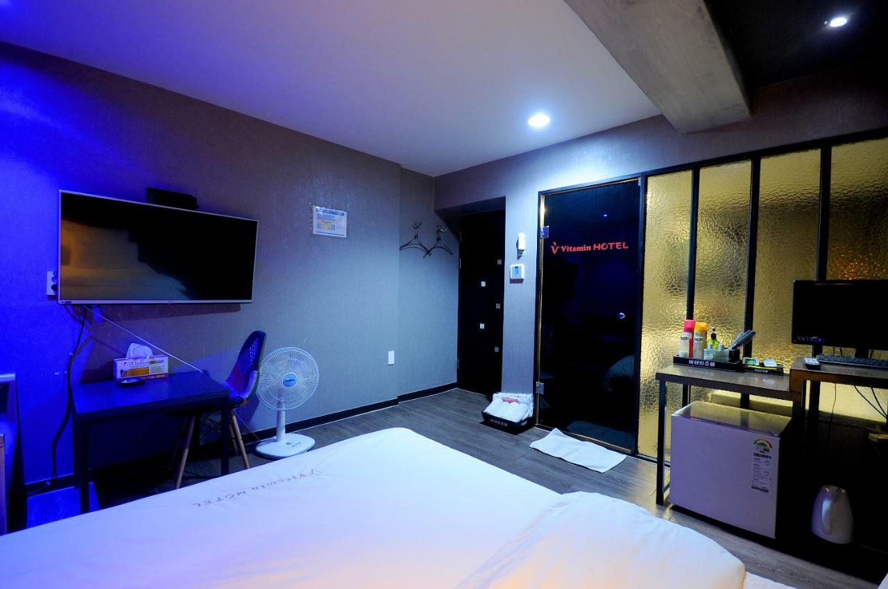 Vitamin Hotel Busan Bagian luar foto