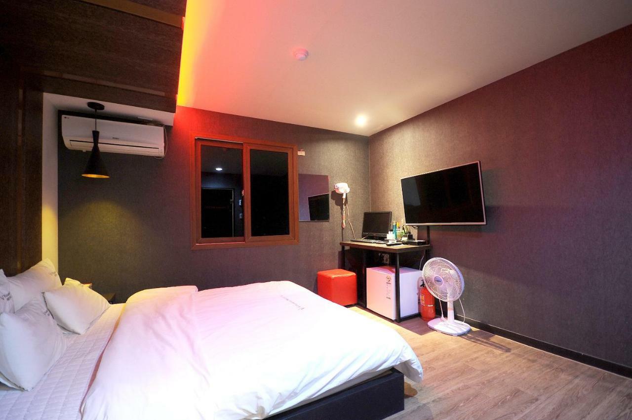 Vitamin Hotel Busan Bagian luar foto