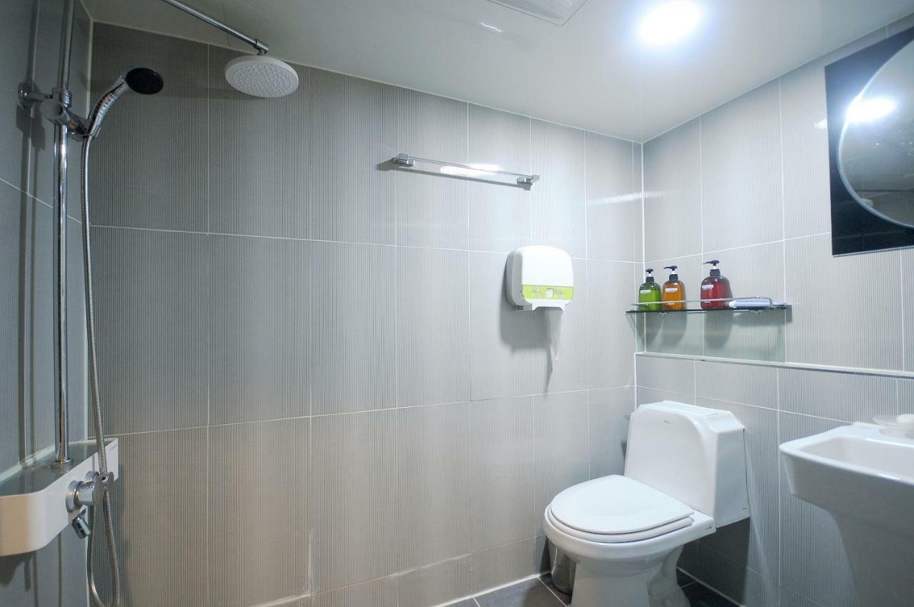 Vitamin Hotel Busan Bagian luar foto