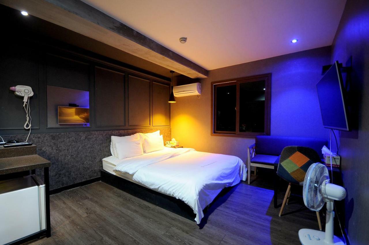 Vitamin Hotel Busan Bagian luar foto