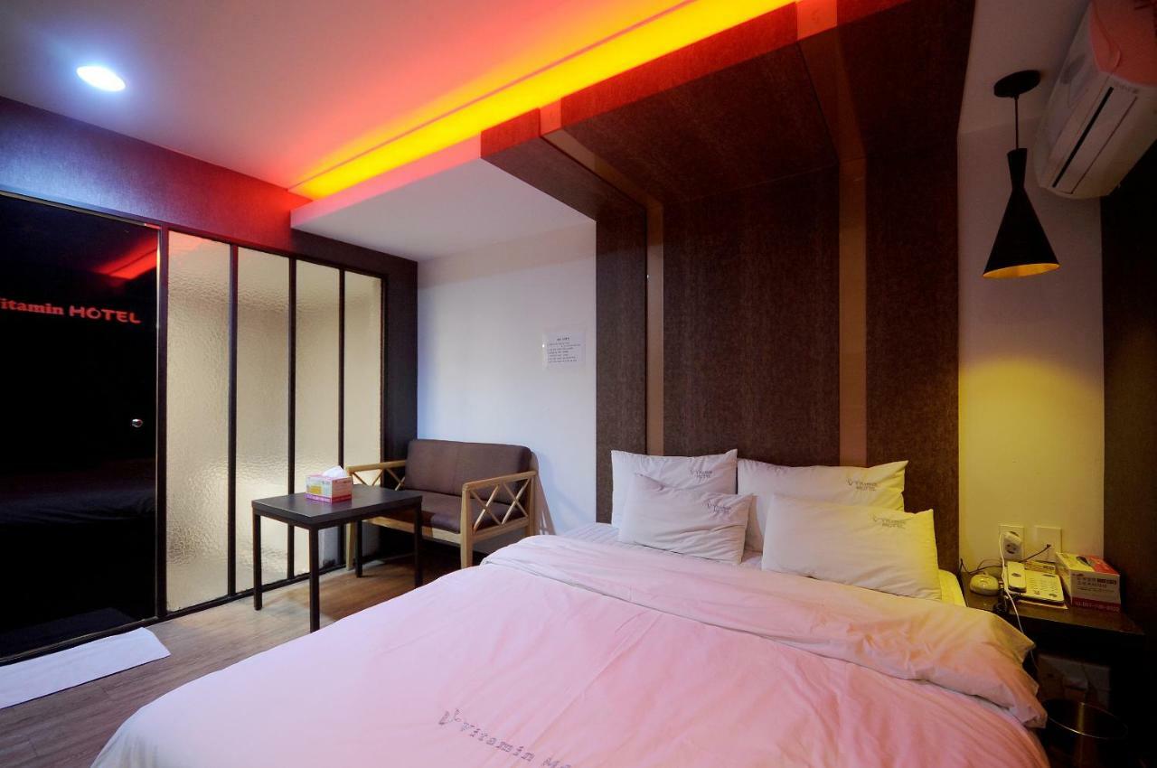 Vitamin Hotel Busan Bagian luar foto