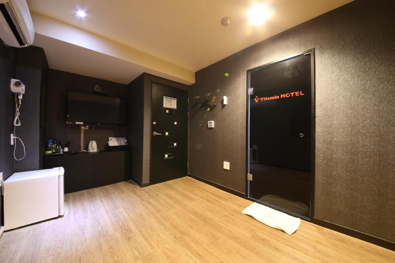 Vitamin Hotel Busan Bagian luar foto