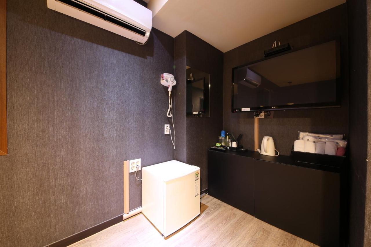 Vitamin Hotel Busan Bagian luar foto